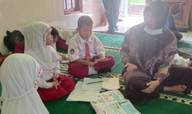 SD di Lamongan Kebanjiran, Siswa Numpang Belajar di Mushola Warga