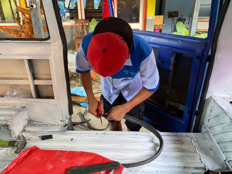 Keren, Napi Lapas Tuban Ini Sulap Mobil Lawas Jadi Berkelas